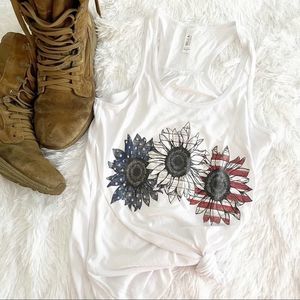 Red, White, & Blue Pallet Daisy Racerback Tank, Sz Small